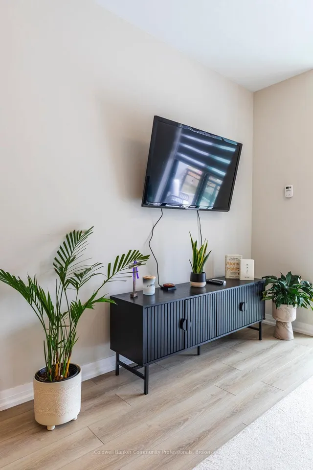 Additional image 3 of 120 Springvalley Cres Unit 208