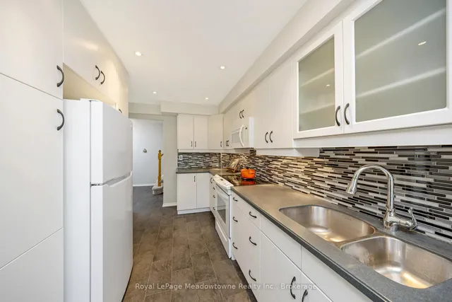 Additional image 10 of 500 Silverthorne Cres Unit 6