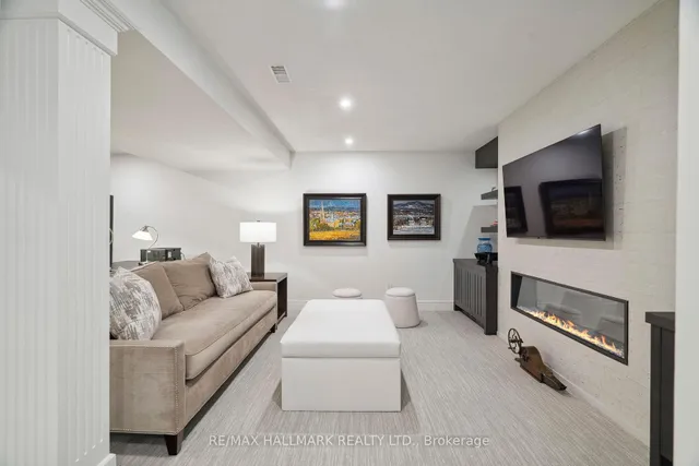 Additional image 30 of 2092 PINEVALLEY Cres