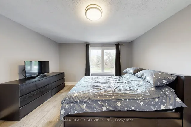 Additional image 19 of 53 Geneva Cres