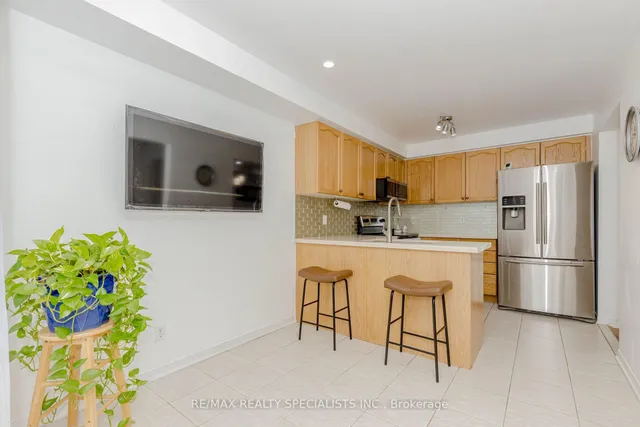 Additional image 13 of 1242 Mowat Lane