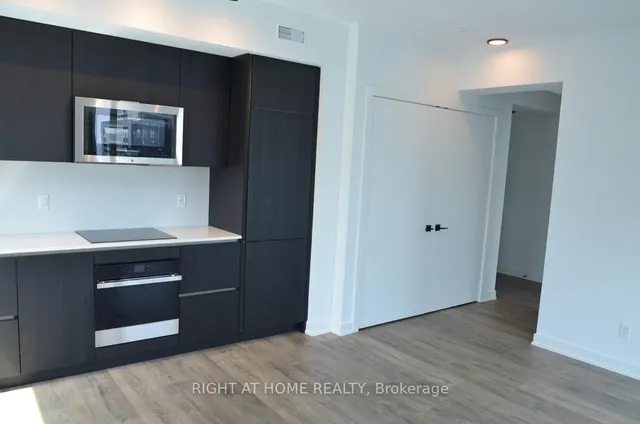 Additional image 8 of 327 King St Unit 4303