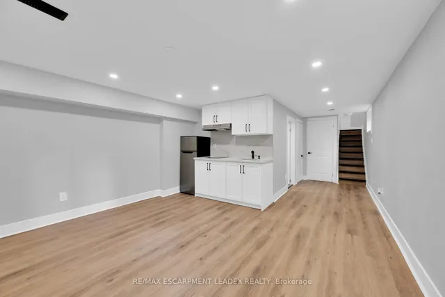 Additional image 32 of 24 CLAPHAM Rd