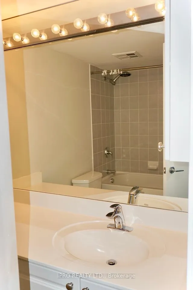 Additional image 17 of 219 FORT YORK Blvd Unit 811
