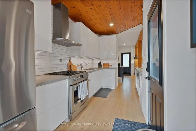 Additional image 17 of 17 Queensbury Ave