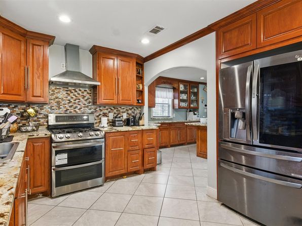 6022 Downwood Forest Dr, Houston, TX 77088