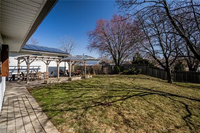 Additional image 39 of 45 Brett Crt