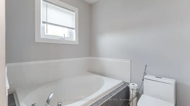 Additional image 36 of 10 bramoak Cres