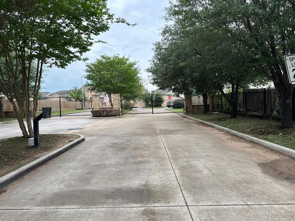 17138 Common Point Dr, Houston, TX 77090