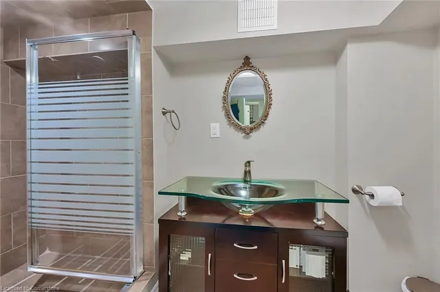 Additional image 32 of 40 Undermount Ave