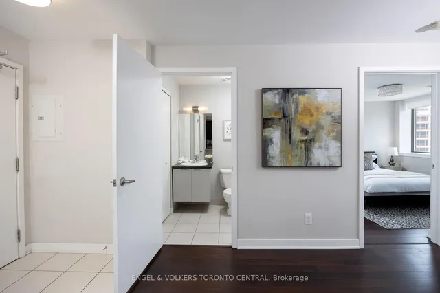 Additional image 15 of 400 Wellington St Unit 1001