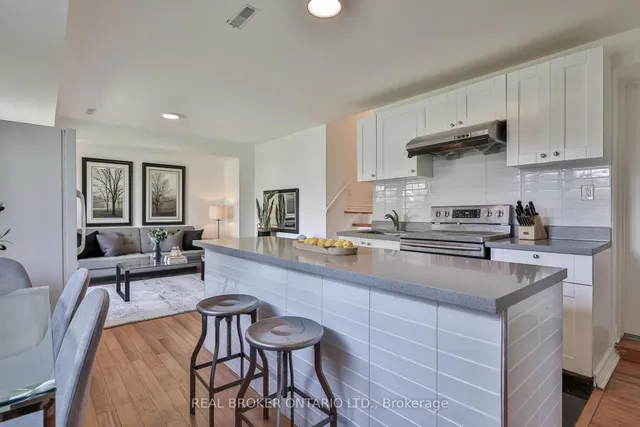 Additional image 37 of 70 Colonial Ave