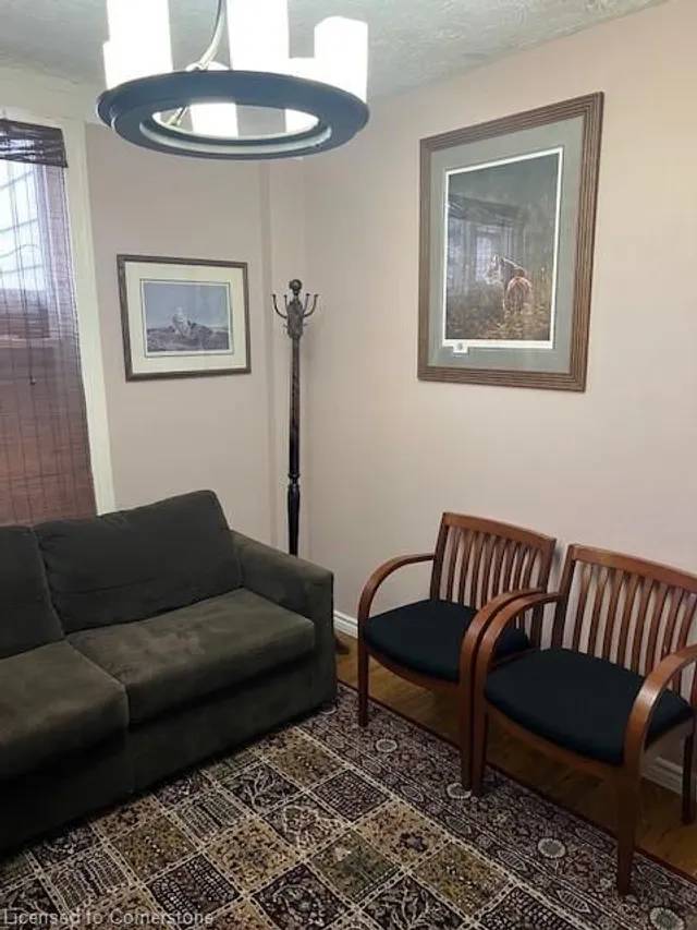 Additional image 15 of 37 Dundas St