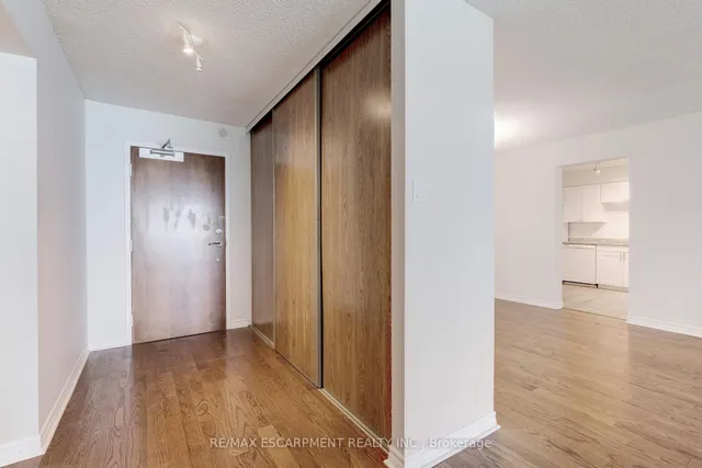 Additional image 8 of 5280 Lakeshore Rd Unit 205