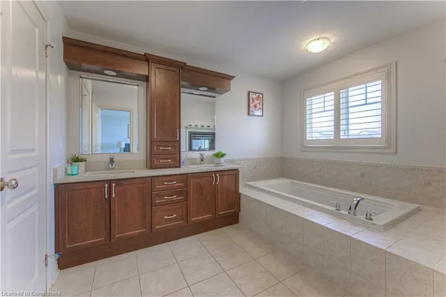 Additional image 30 of 56 Helena Feasby St