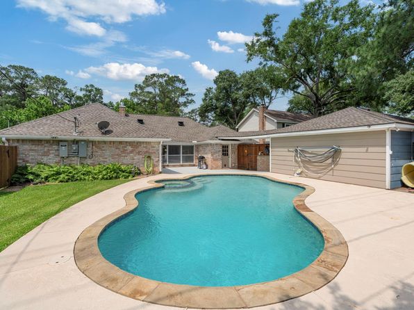 15110 Falling Creek Dr, Houston, TX 77068