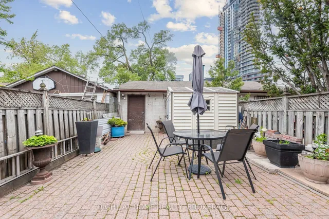 Additional image 46 of 812 Gladstone Ave