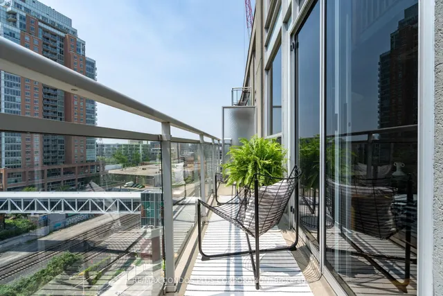 Additional image 18 of 1029 King St Unit 1001