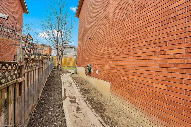 Additional image 46 of 1198 Upper Wentworth St