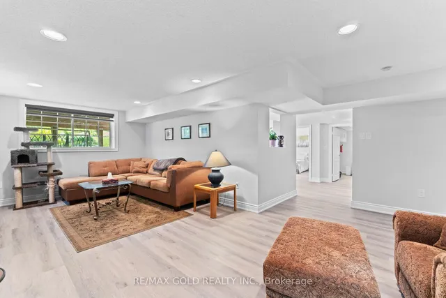 Additional image 33 of 36 Slipneedle St