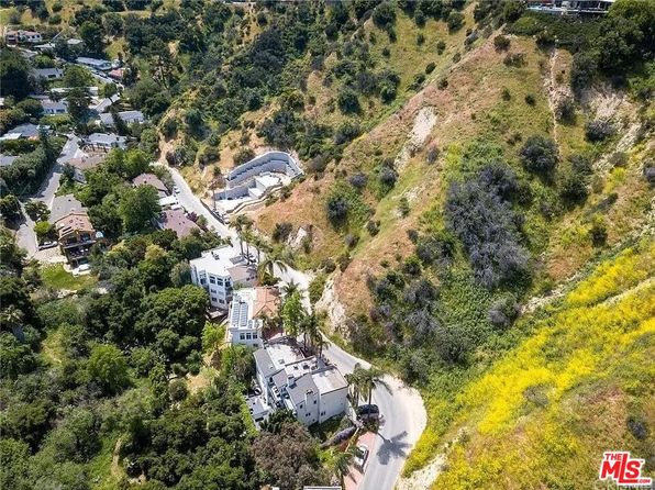 3809 N Camino De La Cumbre, Sherman Oaks, CA 91423