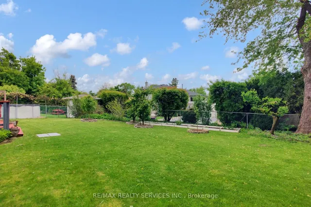 Additional image 44 of 53 Geneva Cres