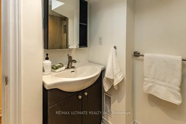 Additional image 28 of 147 Royal York Rd