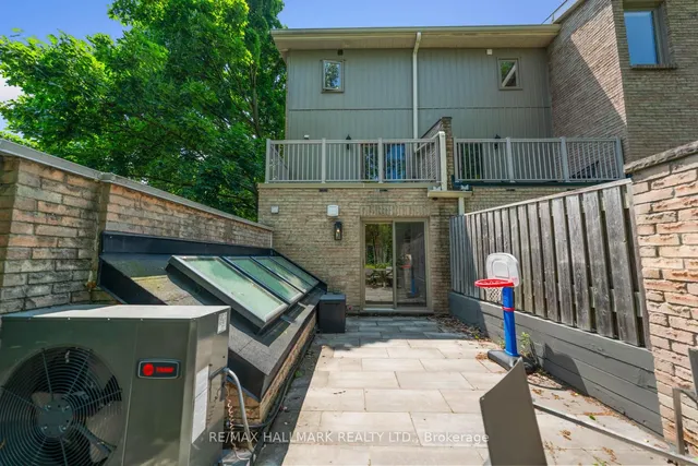 Additional image 45 of 95 Summerhill Ave Unit 11