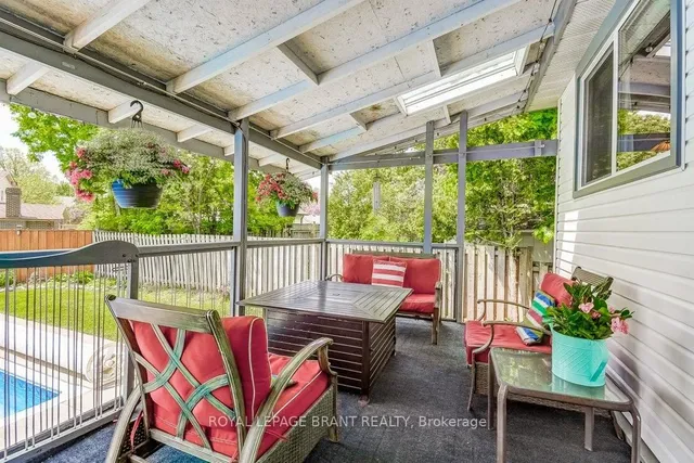 Additional image 33 of 726 Applewood Cres