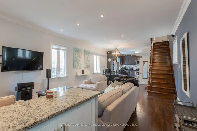 Additional image 3 of 398 Leslie St