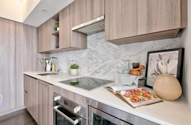 Additional image 3 of 19 Bathurst St Unit 2111