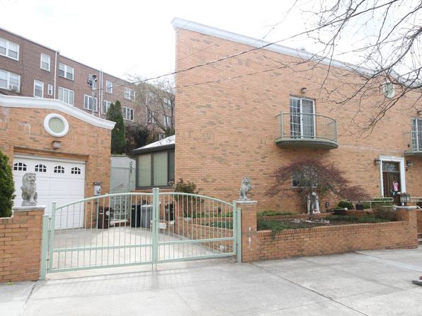 5351 63rd St, Flushing, NY 11378