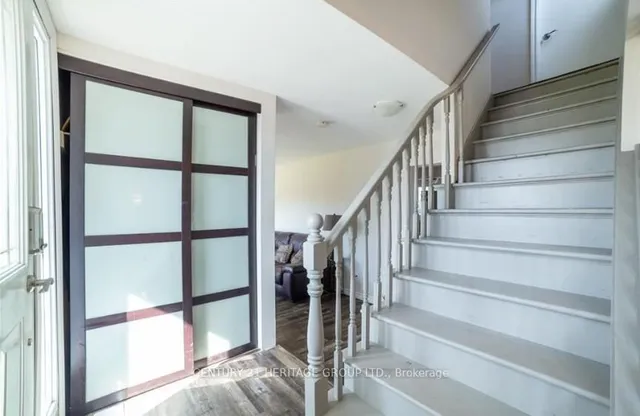 Additional image 4 of 10 Esquire Pl