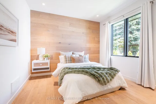 Additional image 20 of 114 Overdale Ave