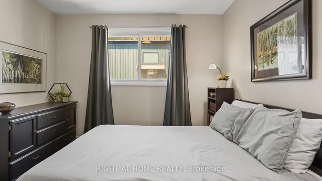 Additional image 32 of 45 Bond St