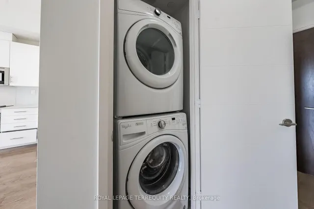 Additional image 18 of 460 Adelaide St Unit 1032