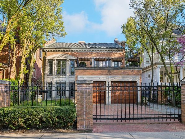579 W Hawthorne Pl, Chicago, IL 60657