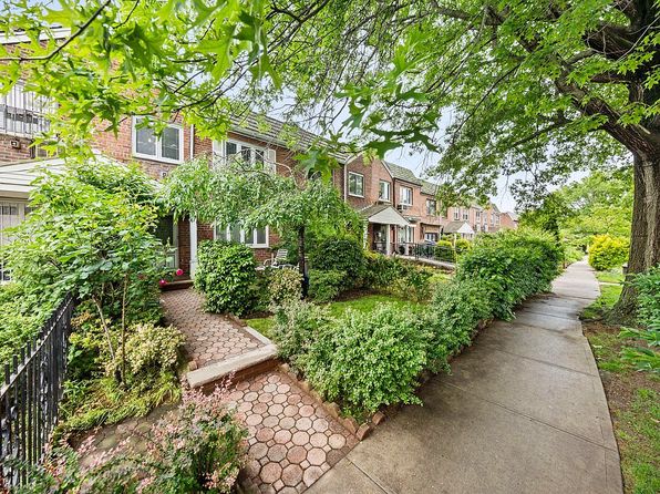 6717 Harrow St, Flushing, NY 11375