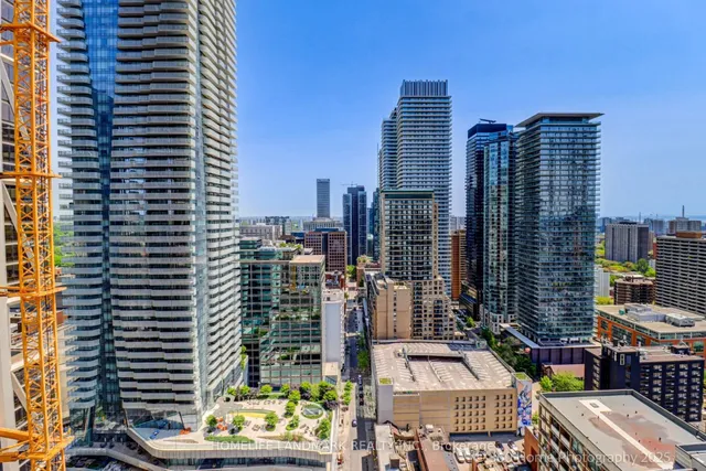 Additional image 23 of 21 Balmuto St Unit 2801