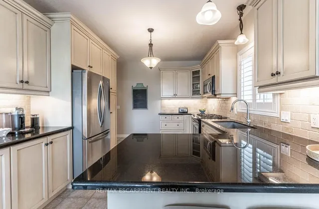 Additional image 13 of 127 Garinger Cres