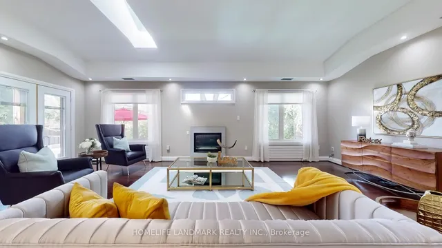 Additional image 16 of 12 Carousel Crt