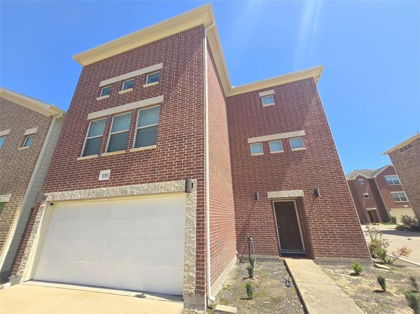 11511 Main Pine Dr, Houston, TX 77025