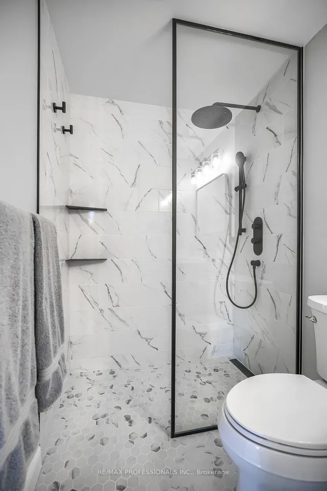 Additional image 19 of 32 Stadium Rd Unit 323