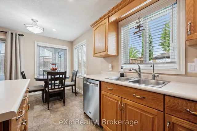 Additional image 11 of 916 Keewatin Pl