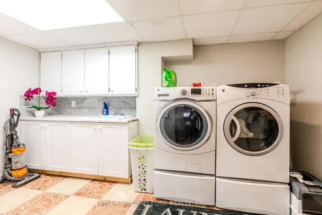 Additional image 38 of 1471 Paddington Crt