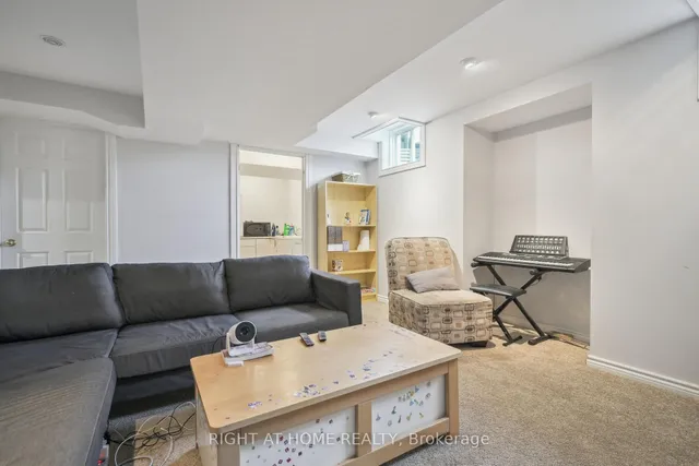 Additional image 24 of 477 Farlow Cres