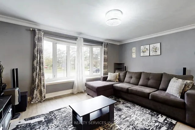 Additional image 8 of 53 Geneva Cres