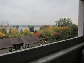 Additional image 3 of 1081 Ambleside Dr