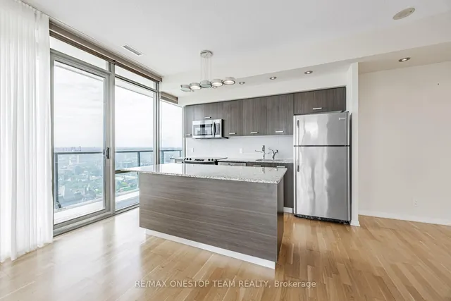 Additional image 9 of 832 Bay St Unit 4110