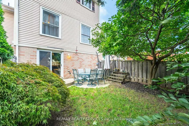 Additional image 38 of 11 Courtleigh Sq
